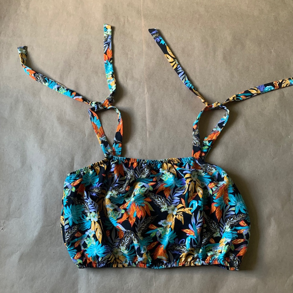 Floral cropped top